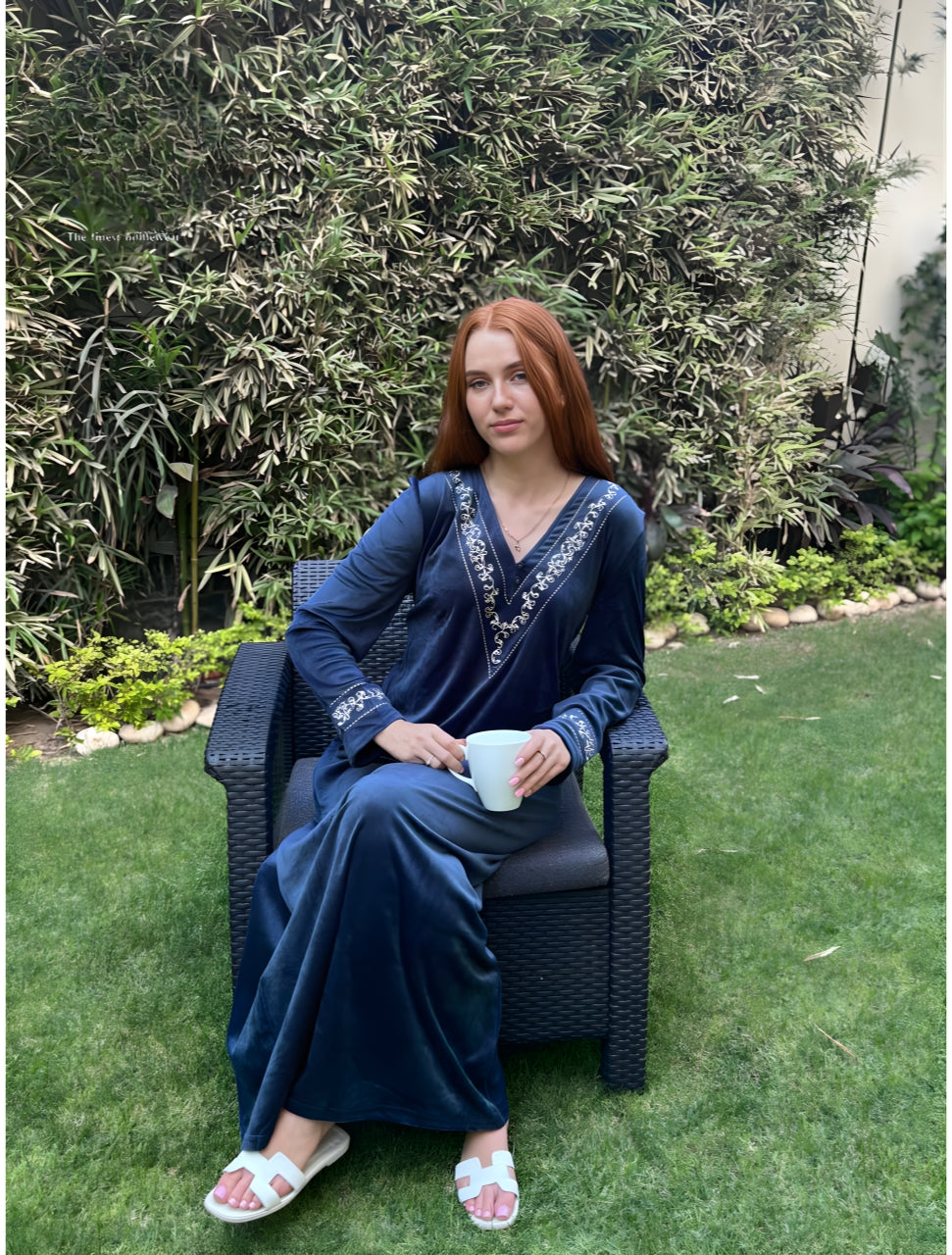 Navy velvet embroidered jalabiya | جلابية قطيفة كحلي بتطريز راقي