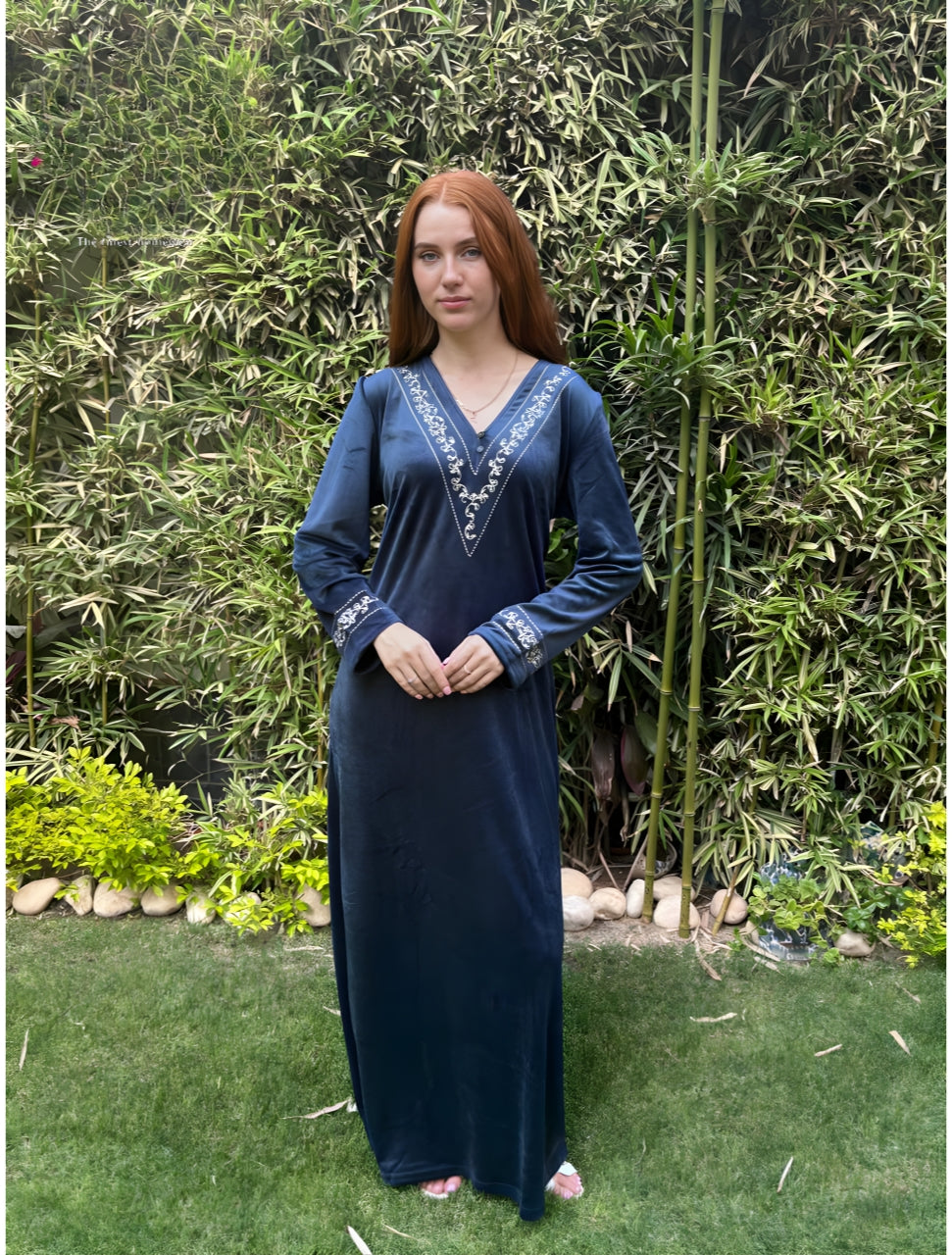 Navy velvet embroidered jalabiya | جلابية قطيفة كحلي بتطريز راقي