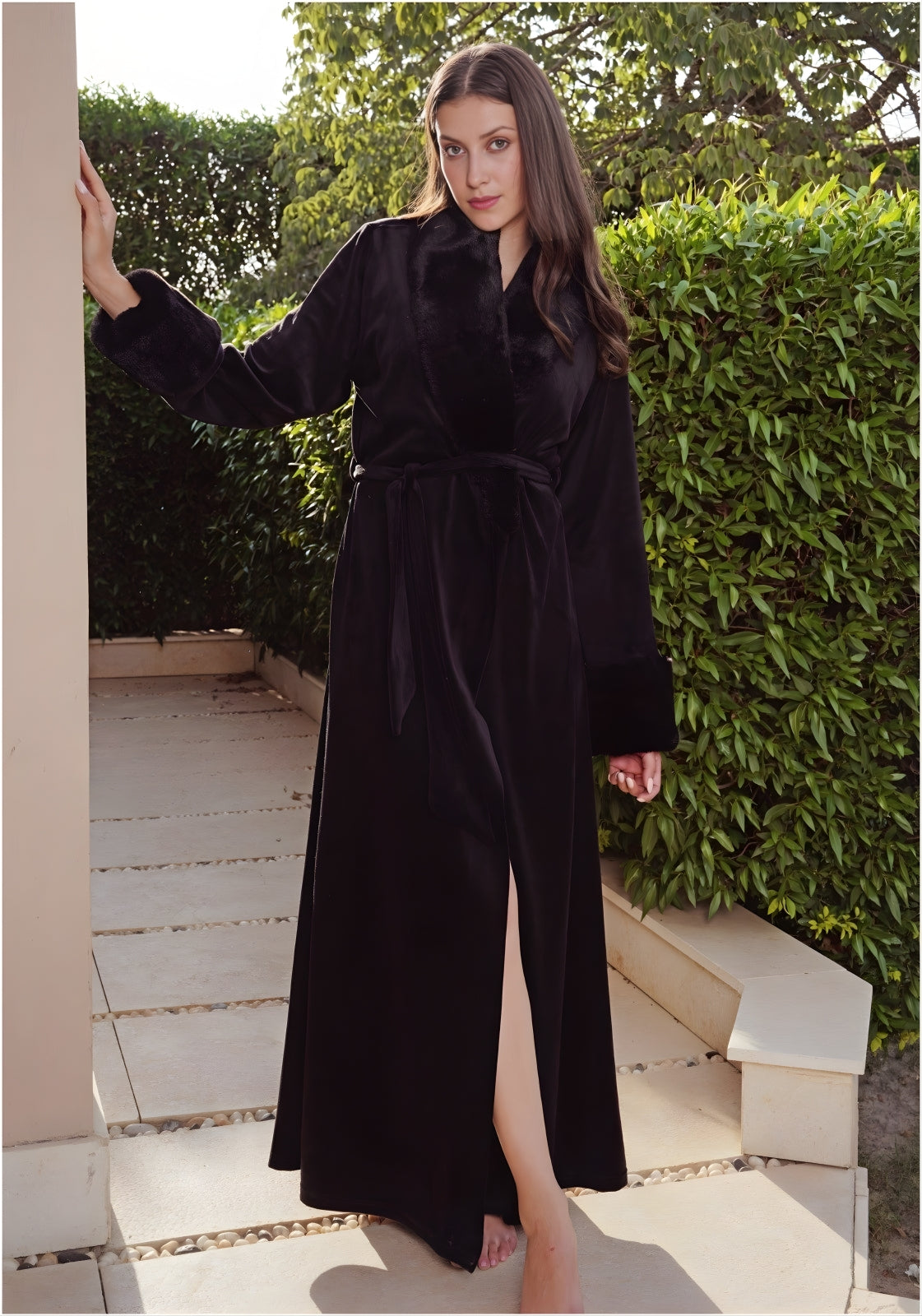 Black Velvet Robe with Fur Collar | روب قطيفة أسود بياقة فرو