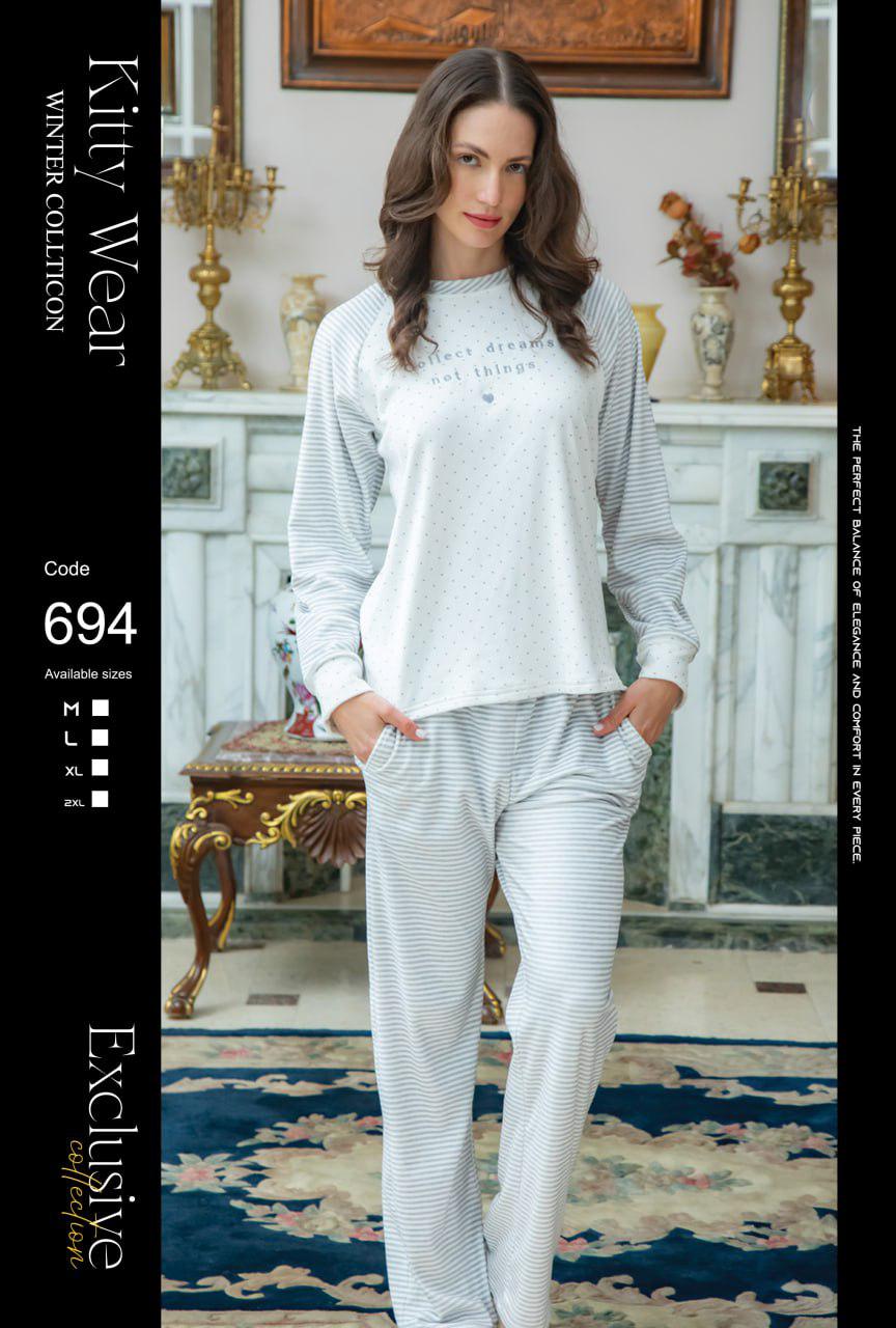 Striped winter pajama set | طقم بيجامة شتوي قطيفة مقلم