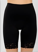 Cotton short with lace .